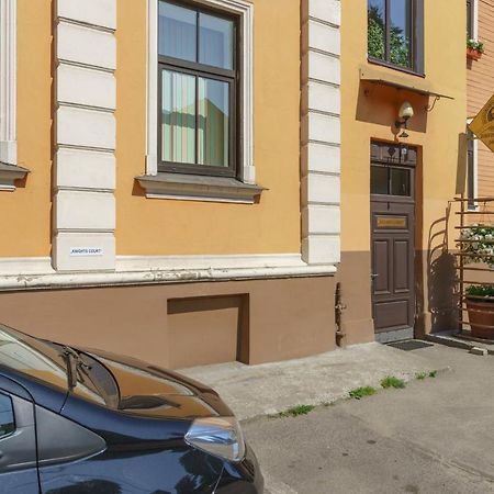 Knights Court Hotel Рига Екстериор снимка