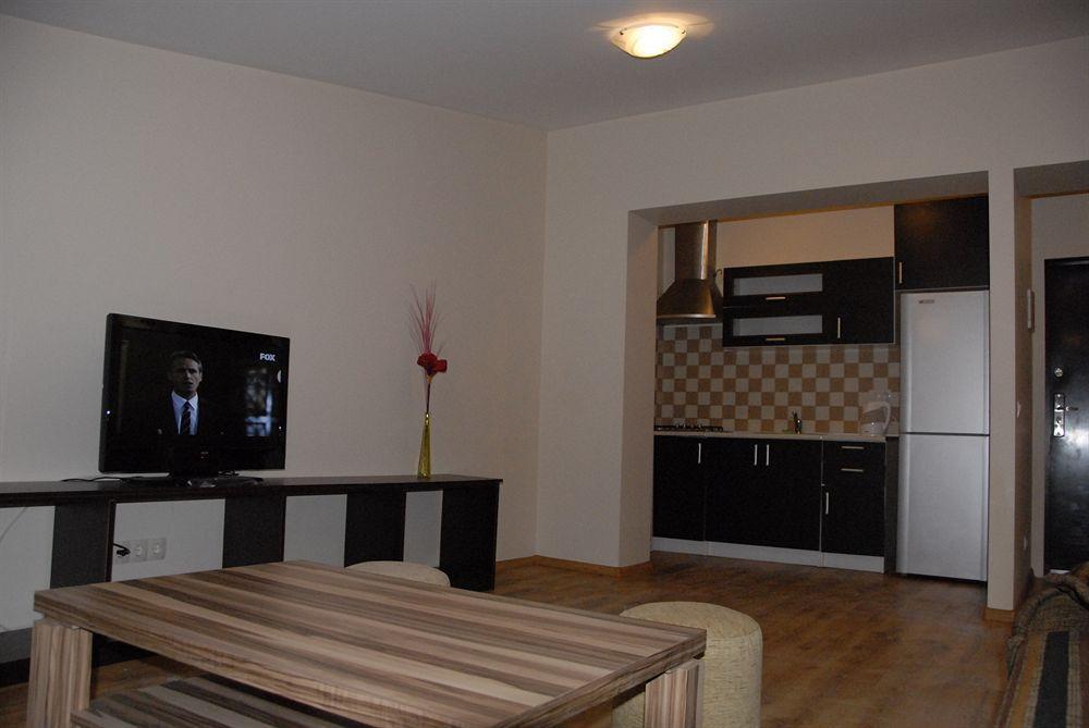 Knights Court Hotel Рига Екстериор снимка