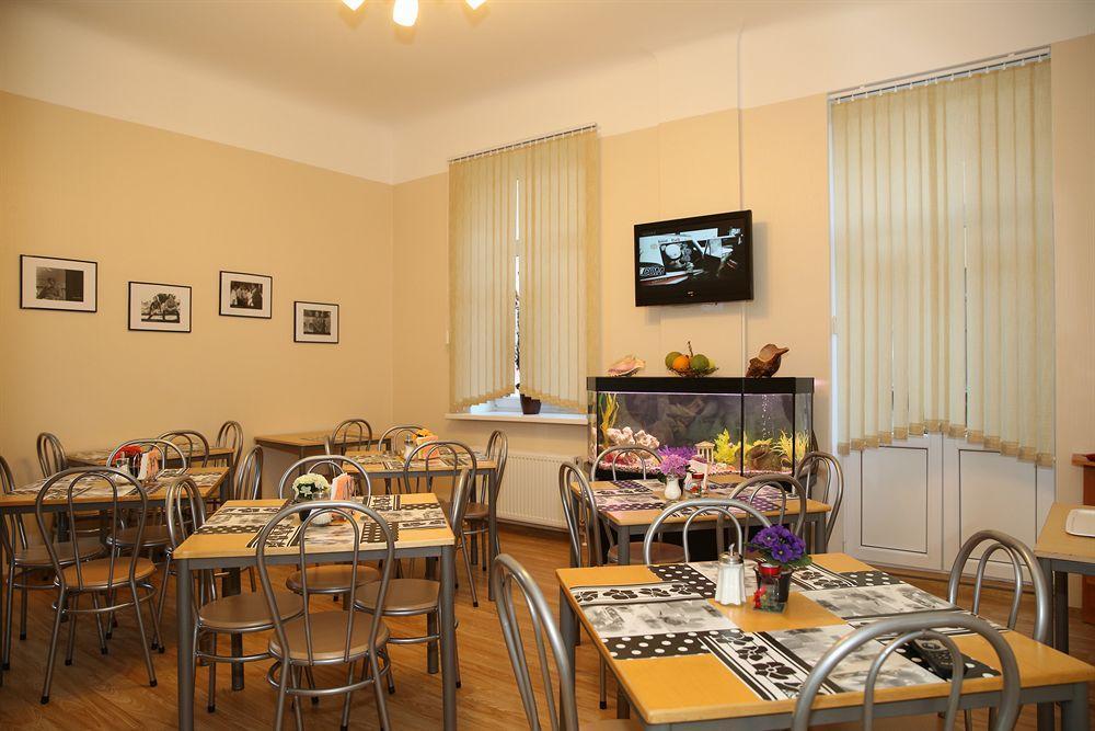 Knights Court Hotel Рига Екстериор снимка
