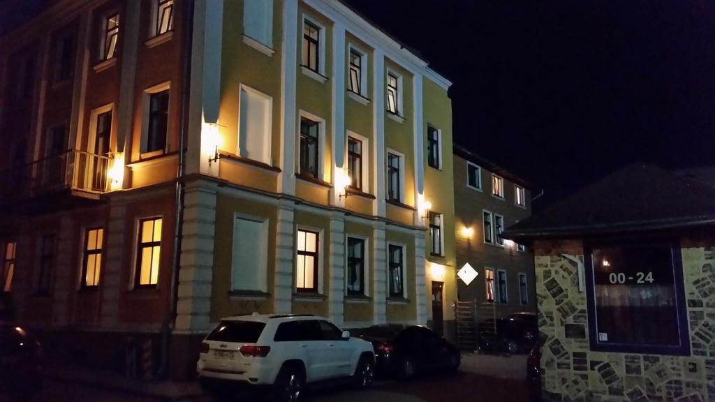 Knights Court Hotel Рига Екстериор снимка