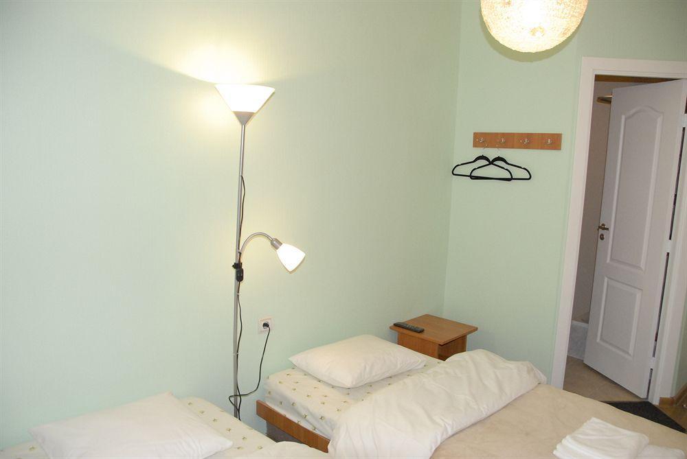 Knights Court Hotel Рига Екстериор снимка