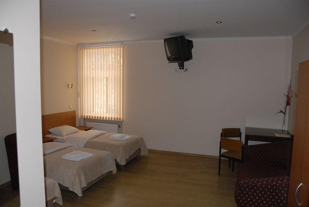 Knights Court Hotel Рига Екстериор снимка