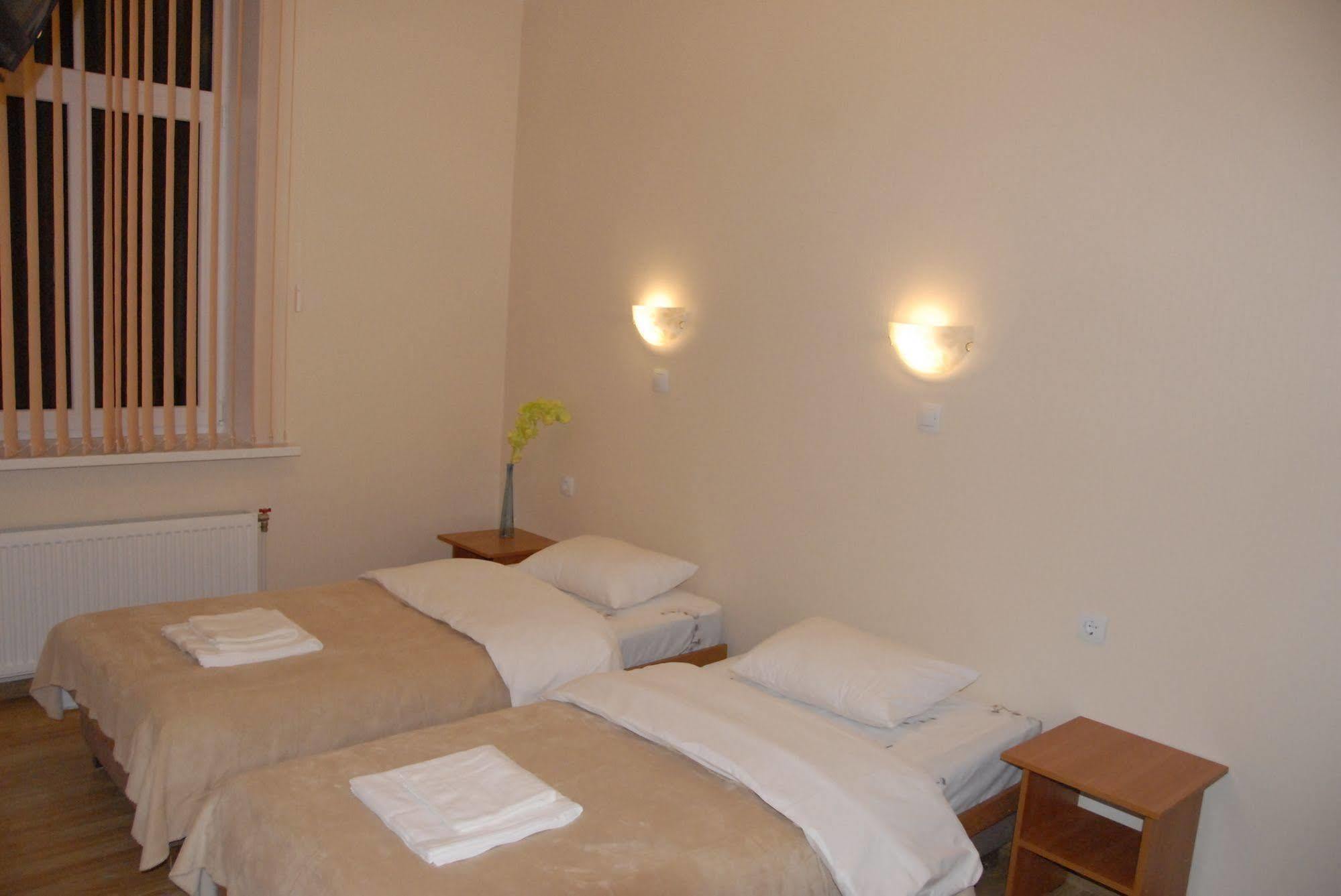 Knights Court Hotel Рига Екстериор снимка