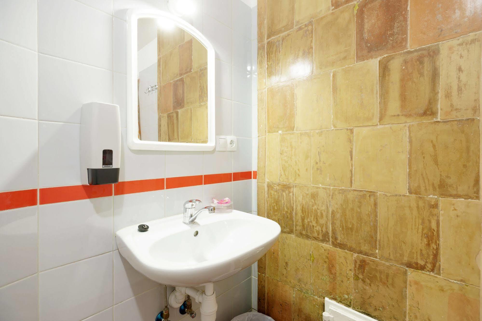 Knights Court Hotel Рига Екстериор снимка