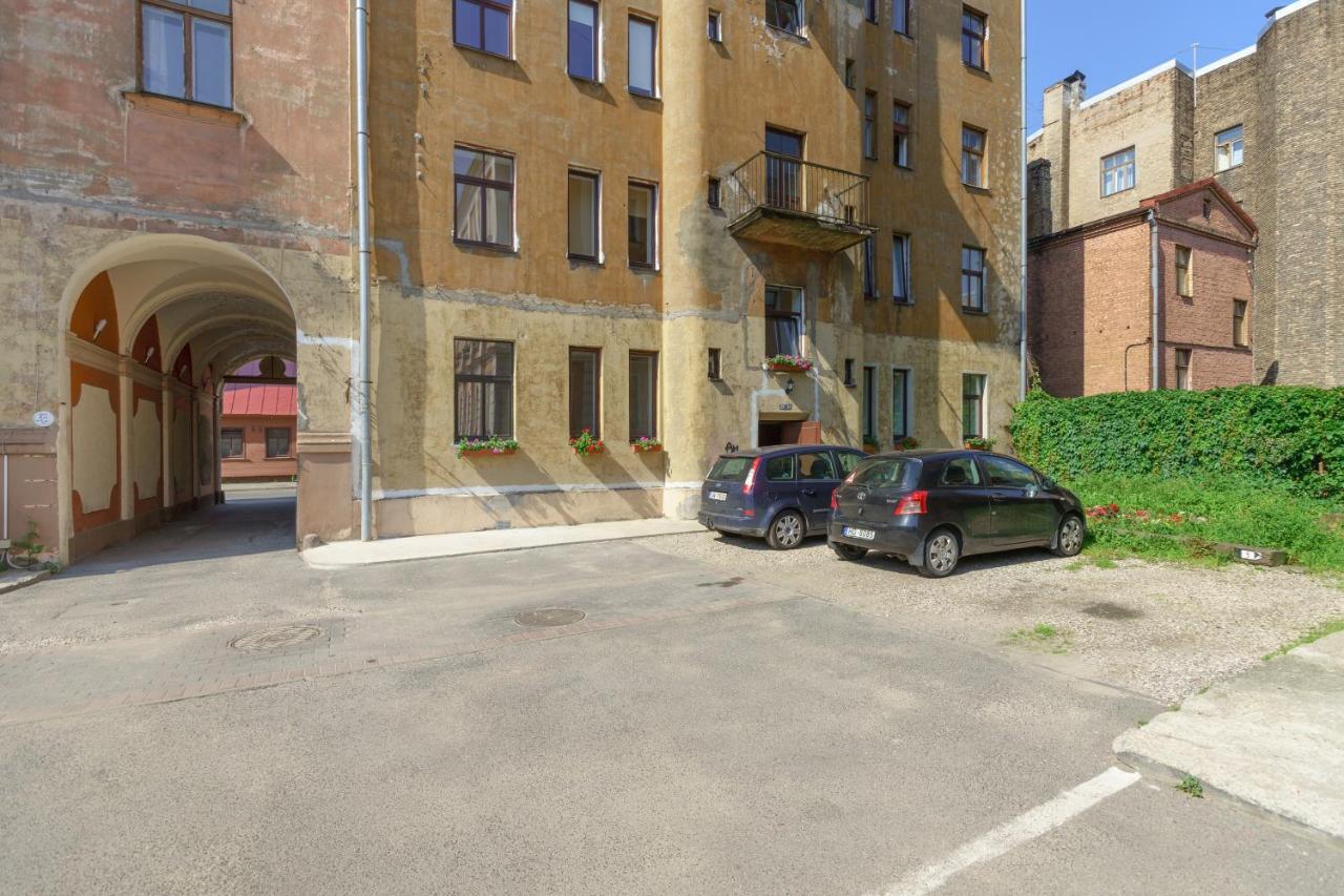 Knights Court Hotel Рига Екстериор снимка